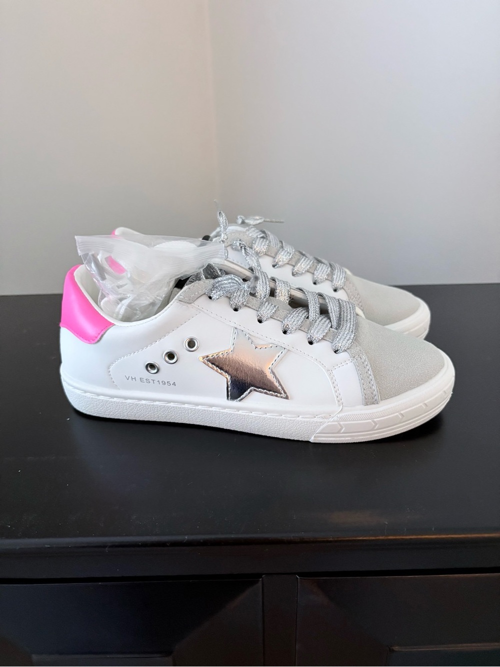 Vintage Havana White Sneakers with Silver Star and Pink Heel Size 6